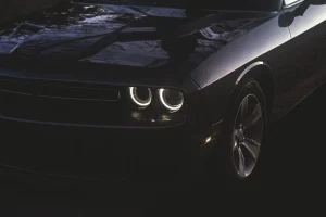 dure auto´s worden vaker gestolen. In het donker parkeren is vaak beter